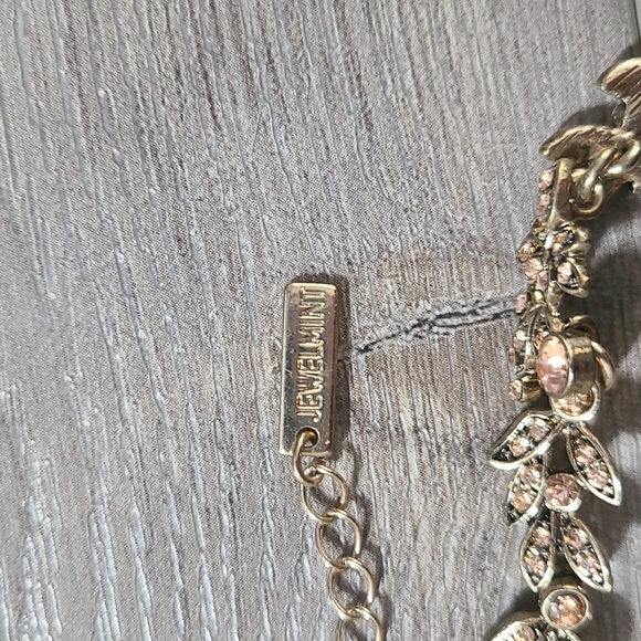 Jewel mint Gold Necklace - Picture 3 of 3